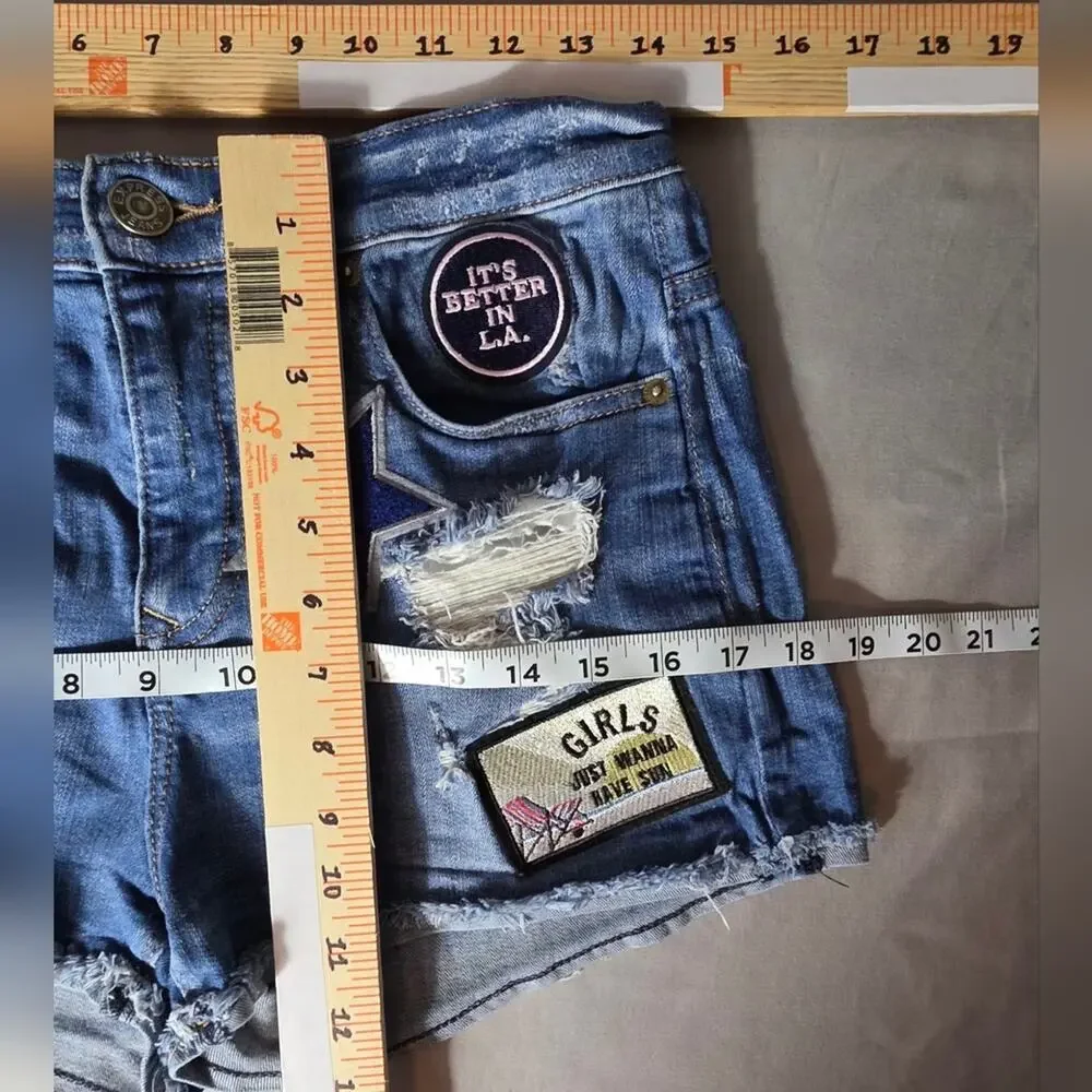 EXPRESS JEANS Women's Distressed Denim Cut-Off Shorts Size 6 - Unique Patches